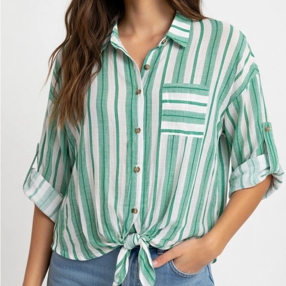 Eden & Olivia Tops - Eden & Olivia Green and White Summer Button Up Blouse Size XL